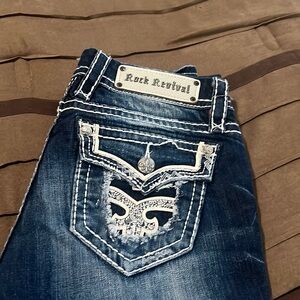 Beautiful womens rock revival jeans worn a couple times